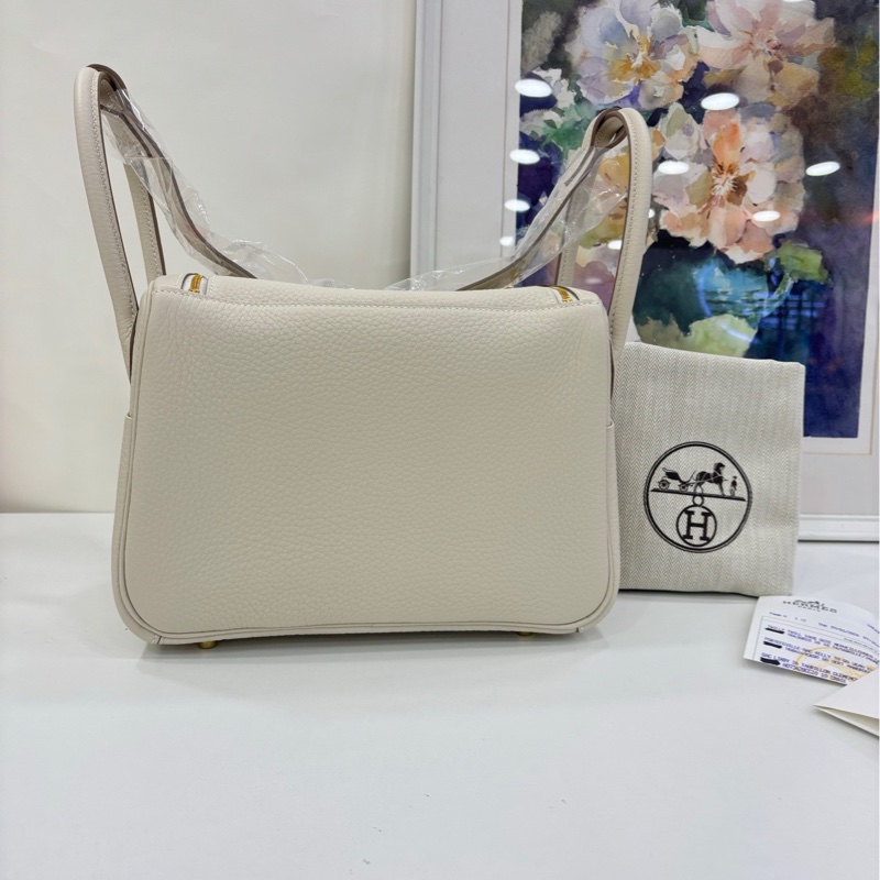 全新G刻Hermes愛馬仕Lindy26，奶昔白金扣，tc皮，G刻全新 肩帶膜還在，原購證-2