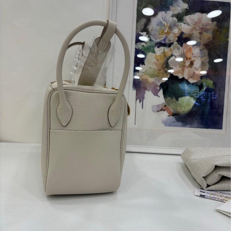 全新G刻Hermes愛馬仕Lindy26，奶昔白金扣，tc皮，G刻全新 肩帶膜還在，原購證-3