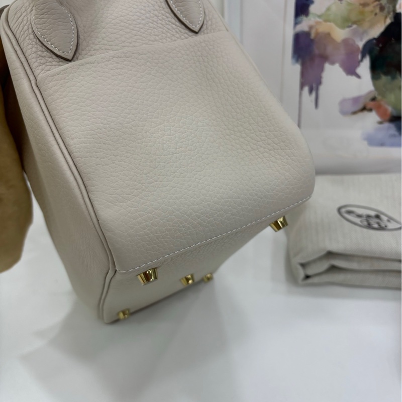 全新G刻Hermes愛馬仕Lindy26，奶昔白金扣，tc皮，G刻全新 肩帶膜還在，原購證-7