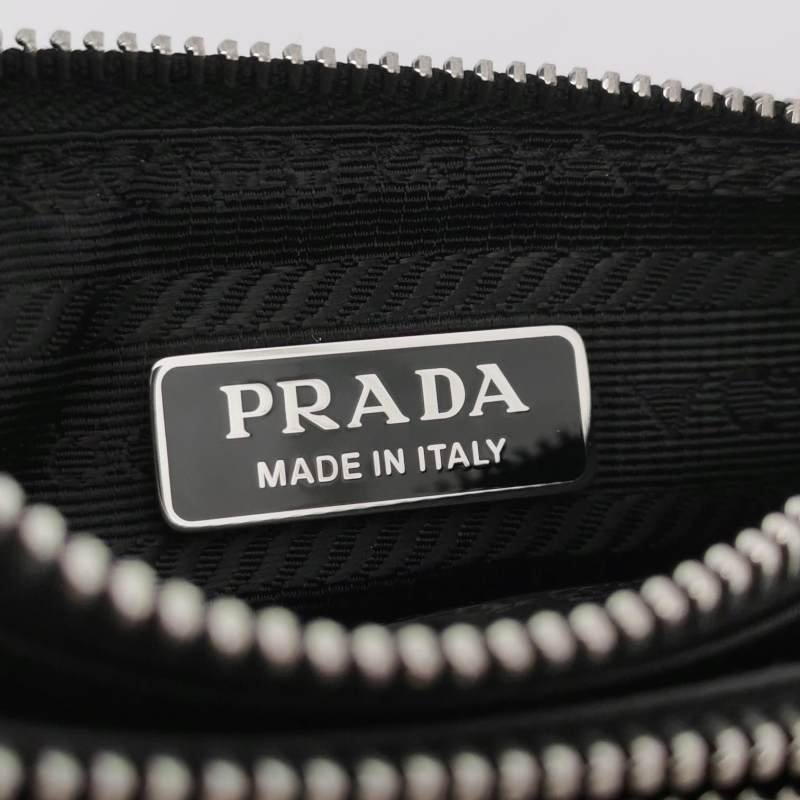 Prada牛皮尼龍布純色三角標誌零錢包-7