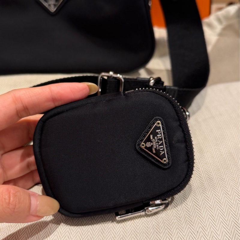 Prada HOBO 三合一 尼龍斜背包-1