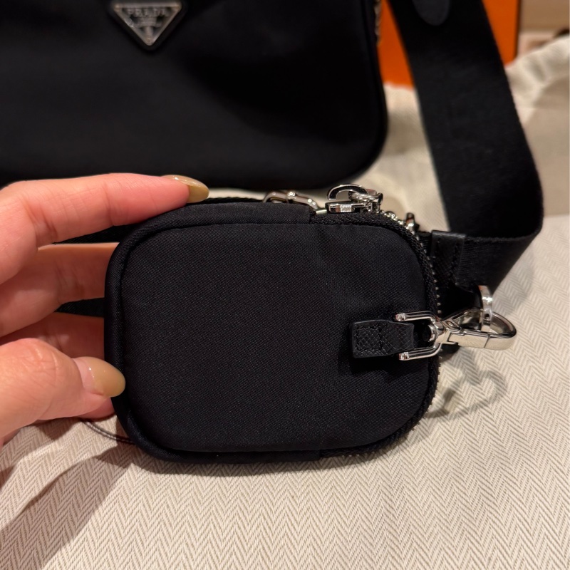 Prada HOBO 三合一 尼龍斜背包-2