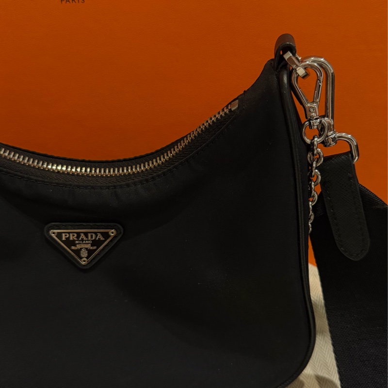 Prada HOBO 三合一 尼龍斜背包-4