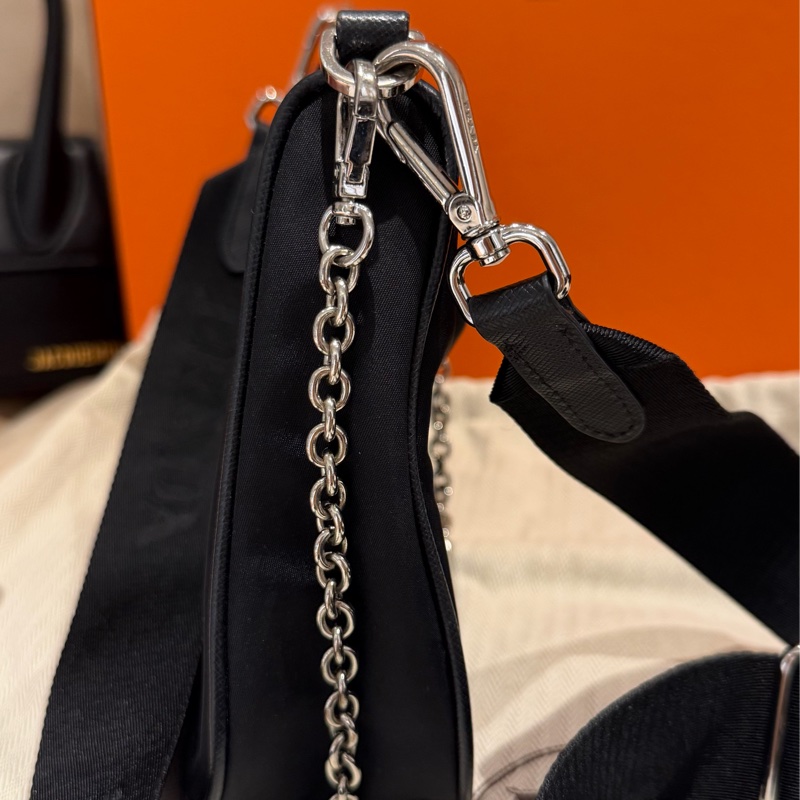 Prada HOBO 三合一 尼龍斜背包-5