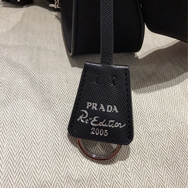 Prada HOBO 三合一 尼龍斜背包-9