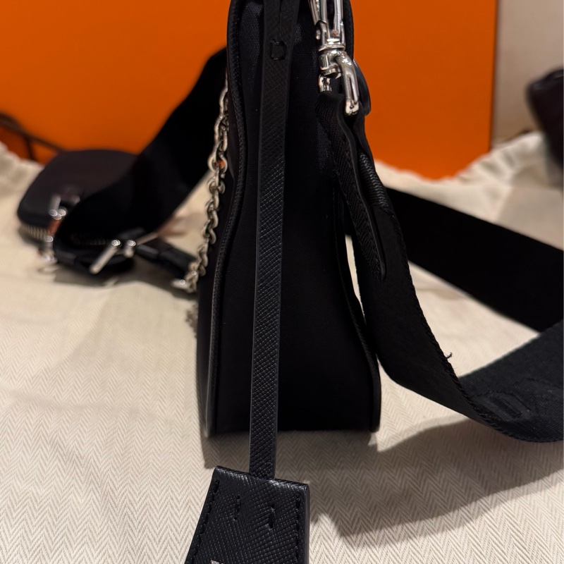 Prada HOBO 三合一 尼龍斜背包-10