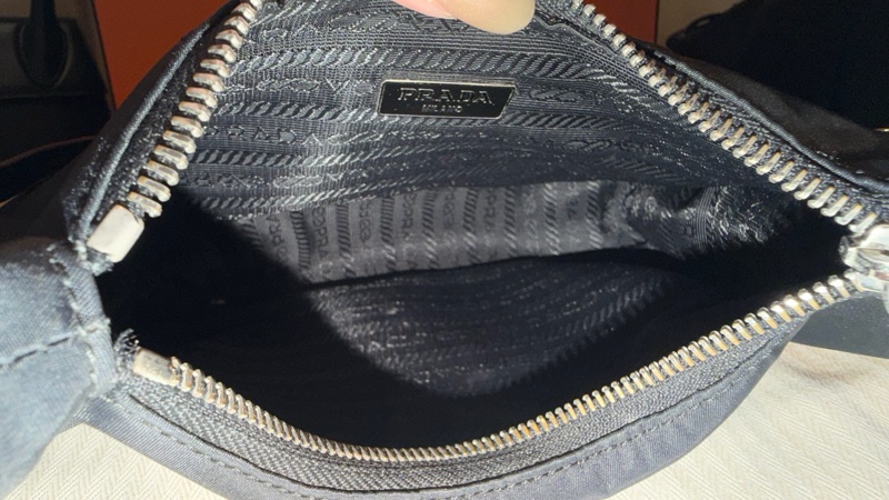 Prada HOBO 三合一 尼龍斜背包-14