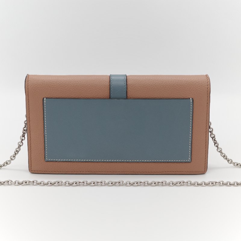 Loewe 羅威 雙色拼接 米色 粉藍色 小牛皮金屬鍊 翻蓋皮夾 斜背包 鏈條包 單肩包 （鏈條可以拆卸）-4