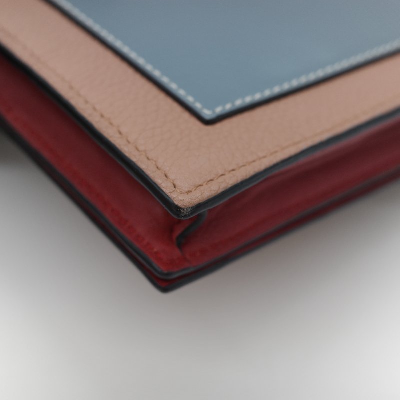 Loewe 羅威 雙色拼接 米色 粉藍色 小牛皮金屬鍊 翻蓋皮夾 斜背包 鏈條包 單肩包 （鏈條可以拆卸）-8