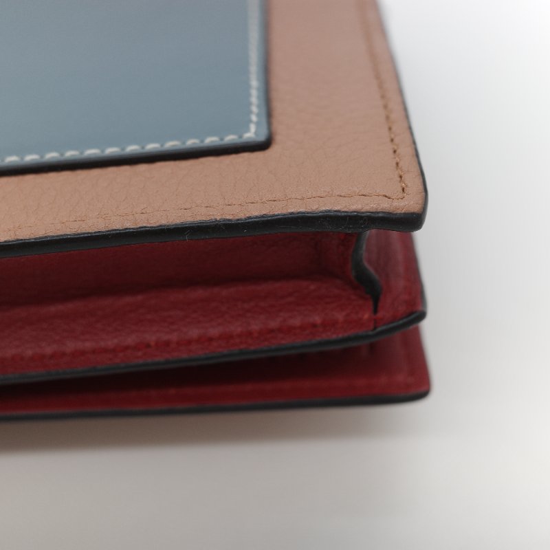 Loewe 羅威 雙色拼接 米色 粉藍色 小牛皮金屬鍊 翻蓋皮夾 斜背包 鏈條包 單肩包 （鏈條可以拆卸）-9