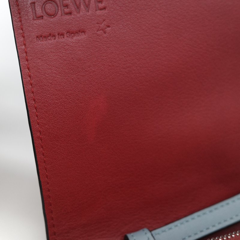 Loewe 羅威 雙色拼接 米色 粉藍色 小牛皮金屬鍊 翻蓋皮夾 斜背包 鏈條包 單肩包 （鏈條可以拆卸）-21