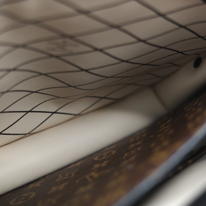 （配件超級全♥️全網最低）Louis Vuitton 路易威登 Monogram Reverse Trunk Clutch 棕色 拼色 金扣 肩背袋-23