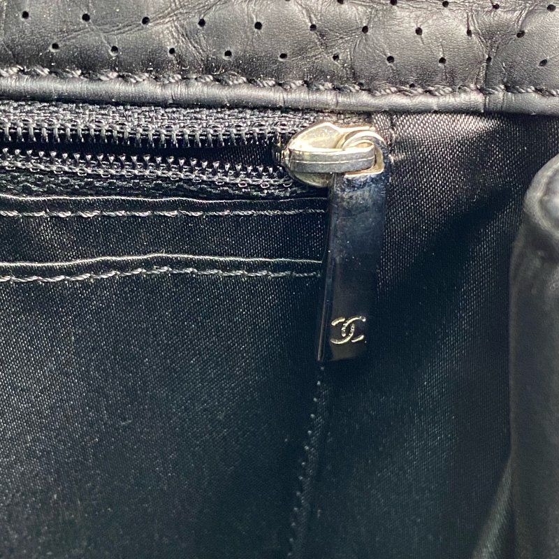 △ Chanel 香奈兒 Black Perforated Calfskin Silver Tone Metal Chain Shoulder Bag No.11 黑色穿孔小牛皮銀色金屬鎖鏈肩背袋No.11 - 267004717-17