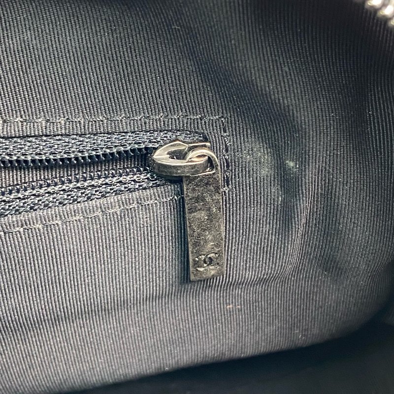 △ Chanel 香奈兒 Black Caviar Skin Ruthenium-Finish Metal Single Flap Chain Shoulder Bag No.22 黑色粒紋小牛皮鍍釕金屬鎖鏈肩背袋No.22 - 267004183-16