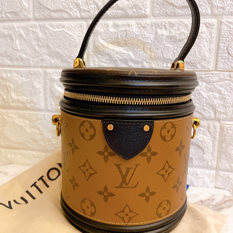 近新芯片款✨ LV M43986 CANNES 經典老花撞色手提肩/斜背兩用圓筒包發財包-5