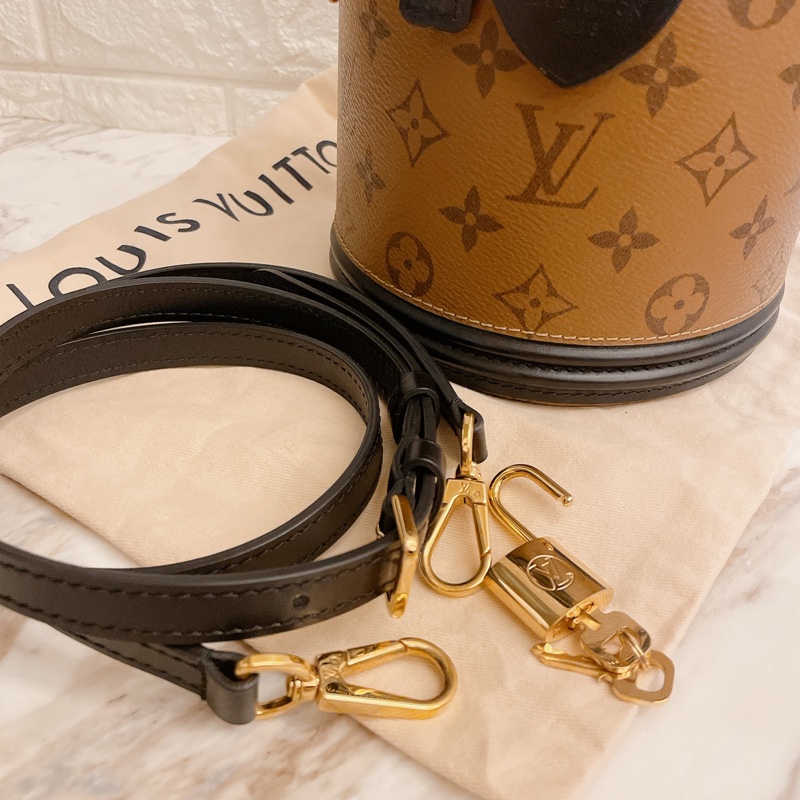 近新芯片款✨ LV M43986 CANNES 經典老花撞色手提肩/斜背兩用圓筒包發財包-12