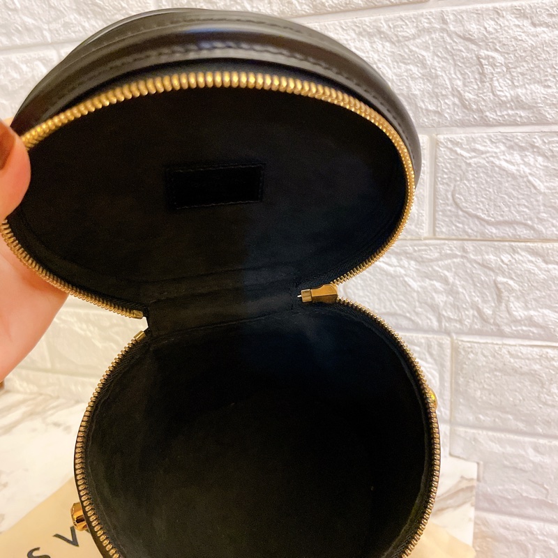 近新芯片款✨ LV M43986 CANNES 經典老花撞色手提肩/斜背兩用圓筒包發財包-14