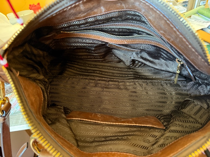 Prada vintage 真皮容量大包-9