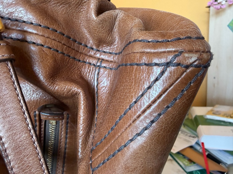 Prada vintage 真皮容量大包-16