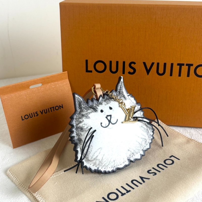 LOUIS VUITTON X Grace Coddington聯名Cat吊飾-2