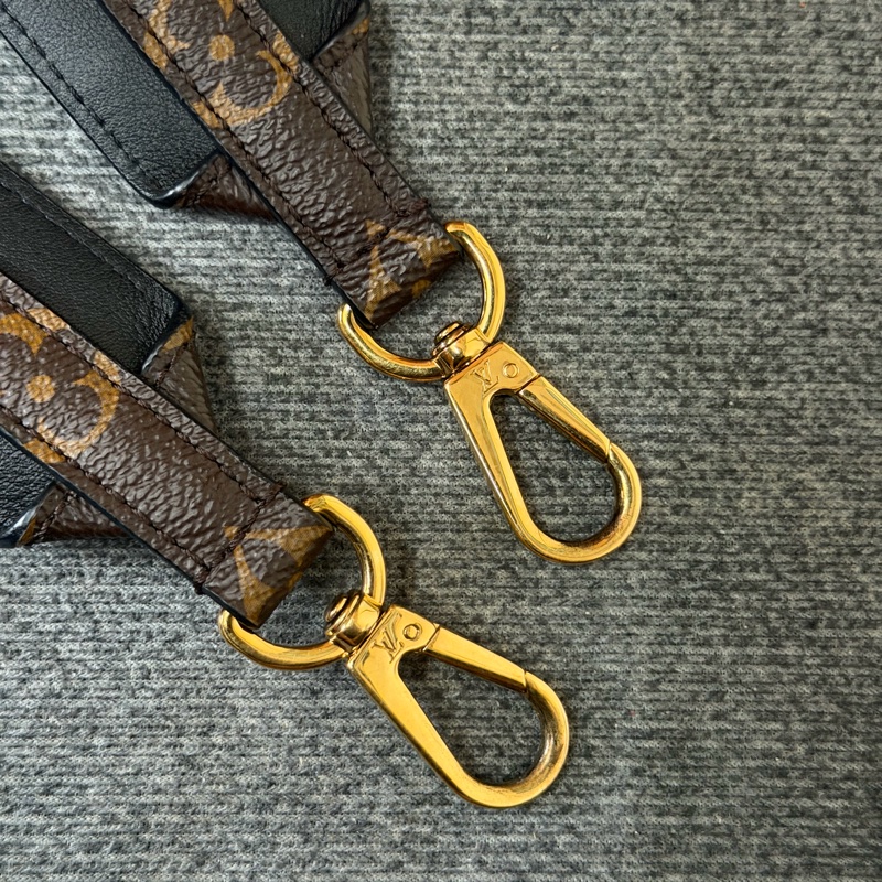 Lv老花黑色肩帶  (J02288)-1