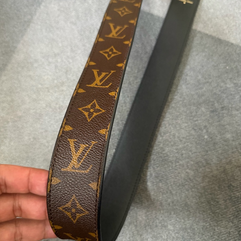 Lv老花黑色肩帶  (J02288)-2