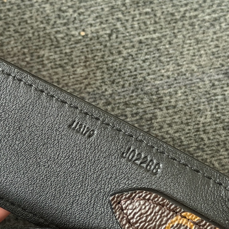 Lv老花黑色肩帶  (J02288)-6