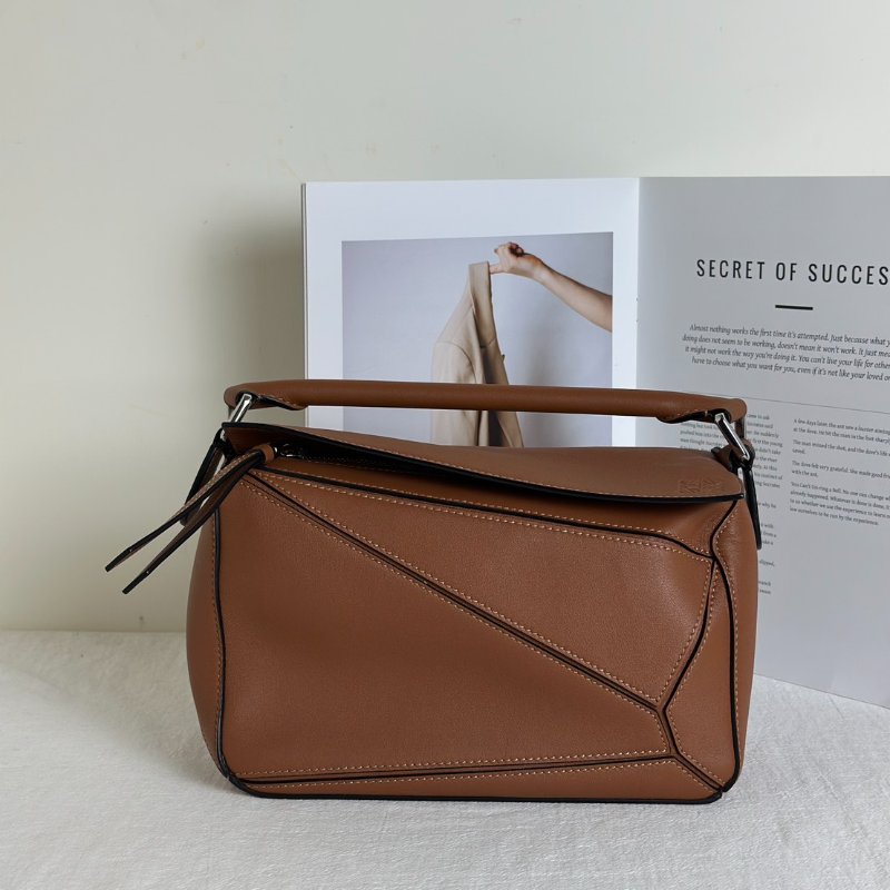 LOEWE Puzzle小牛皮手袋 - 小號棕色-0