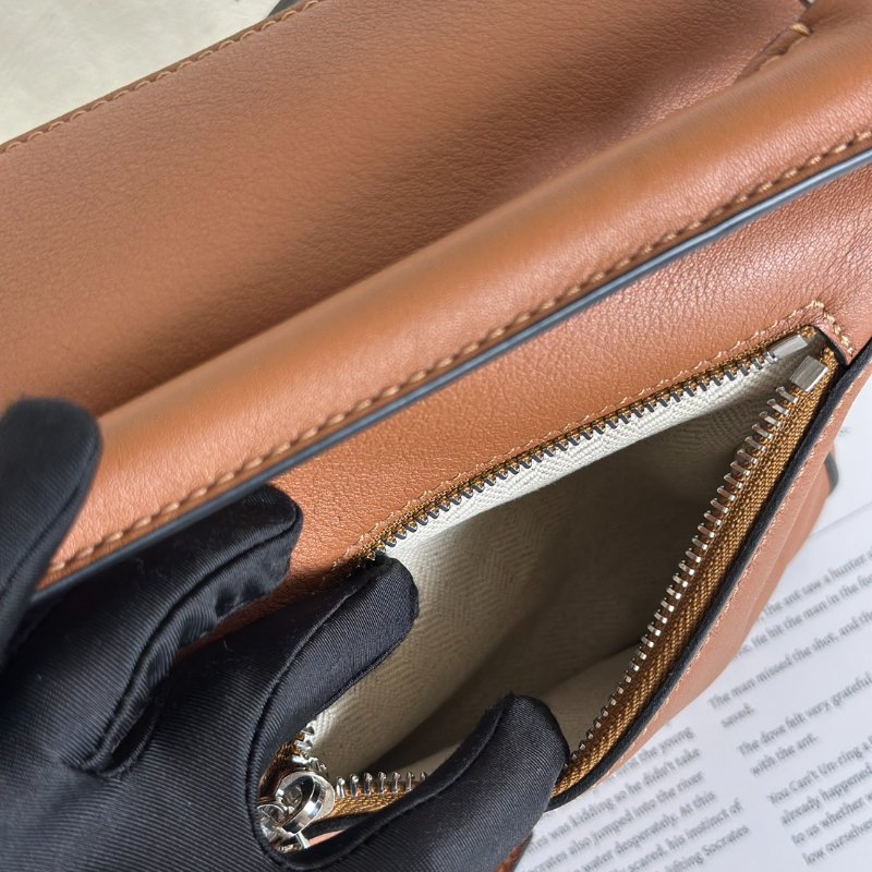 LOEWE Puzzle小牛皮手袋 - 小號棕色-7