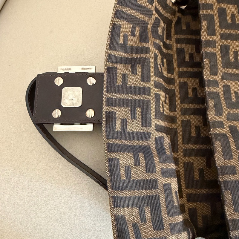 Fendi老花法棍包-6