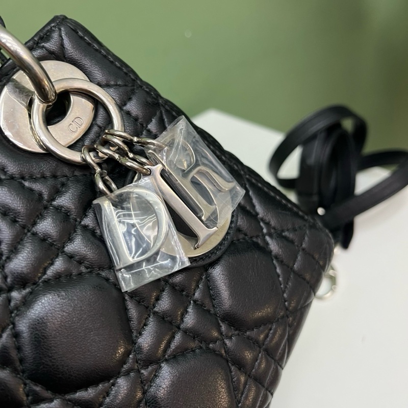 Dior迪奧黑銀翻蓋皮肩帶3格戴妃包-7