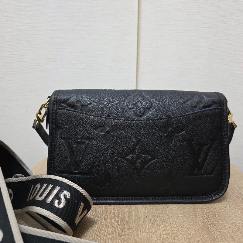 [專櫃快10萬😱] LV黑牛皮壓紋金釦Diane手提肩斜背包-2