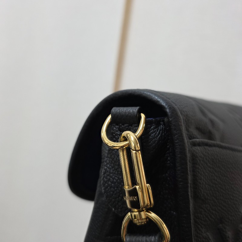 [專櫃快10萬😱] LV黑牛皮壓紋金釦Diane手提肩斜背包-9