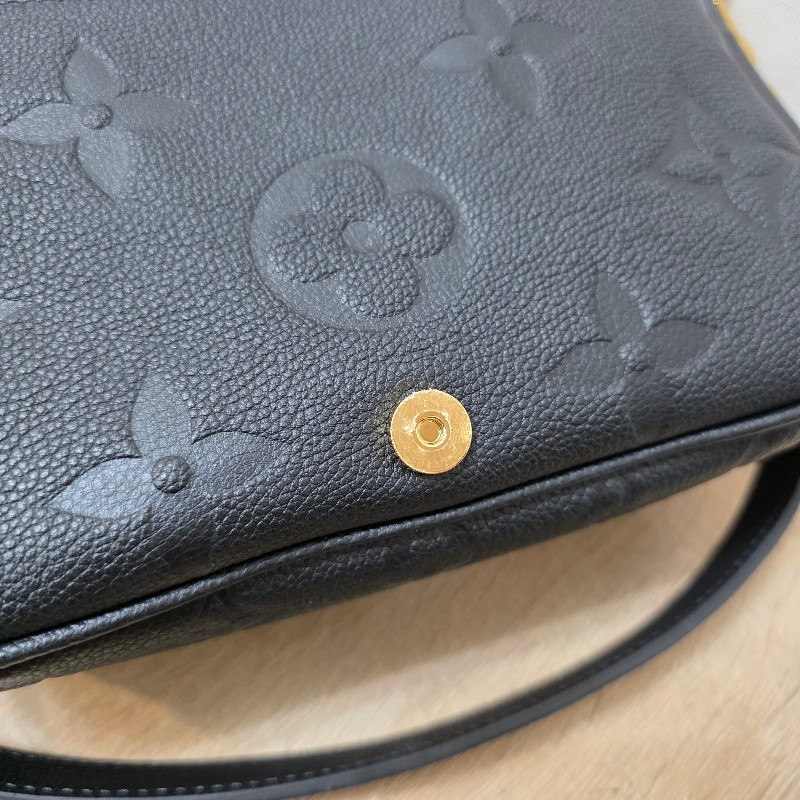 [專櫃快10萬😱] LV黑牛皮壓紋金釦Diane手提肩斜背包-12