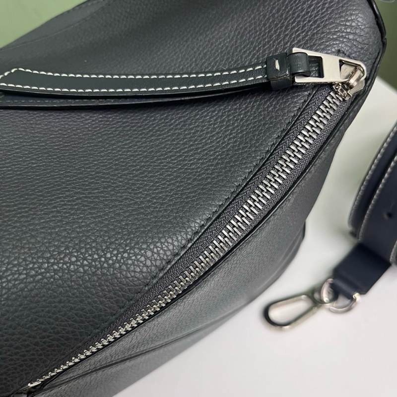 Loewe羅意威 錫器灰puzzle中號幾何包-7