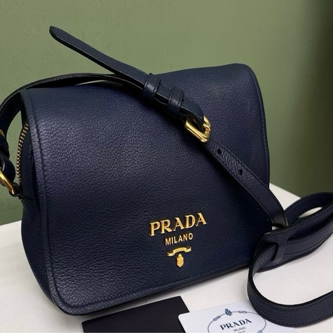 Prada深藍色郵差包