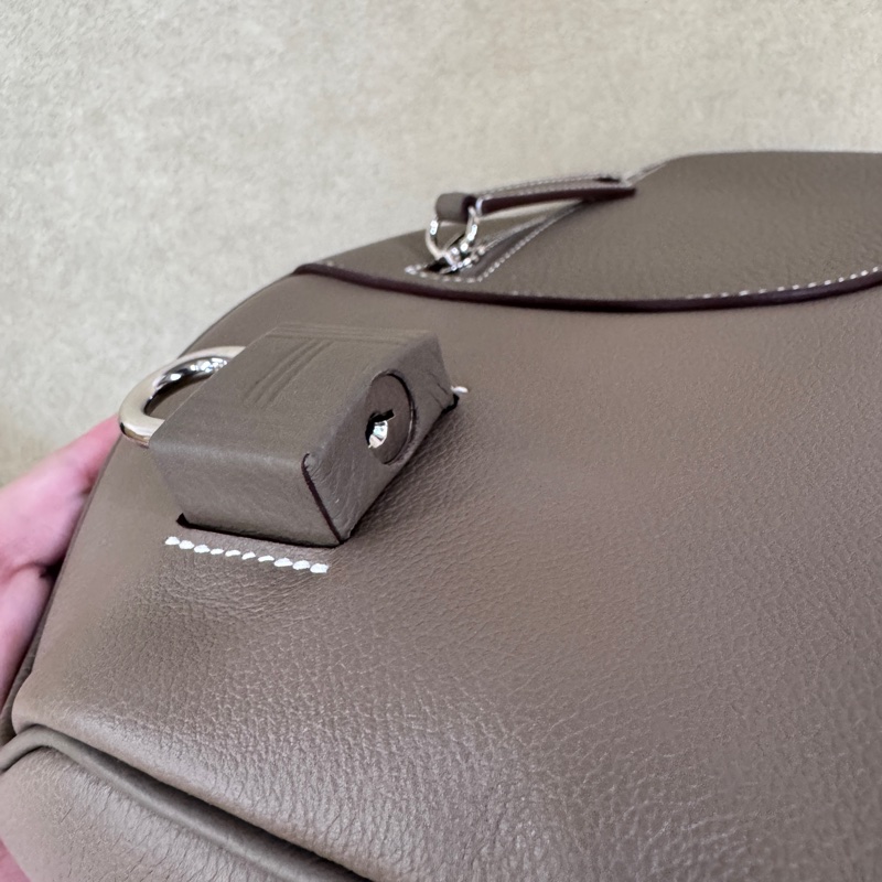 Hermes Petit Courrier 18大象灰銀釦Evercolor斜背包 W刻 男女通用-10