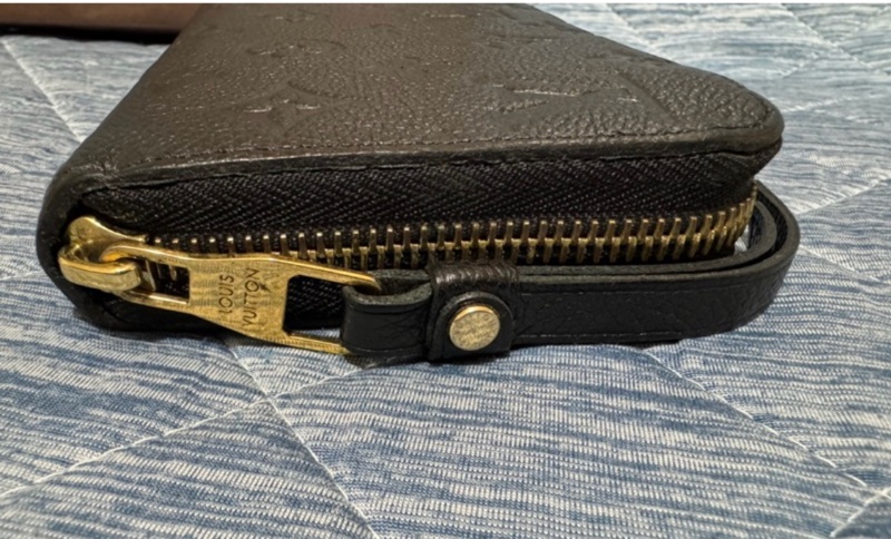 《附專櫃購證》LOUIS VUITTON LV  M60571 黑色壓紋ㄇ型拉鍊 長夾 皮夾 拉鍊長夾 牛皮 老花-2