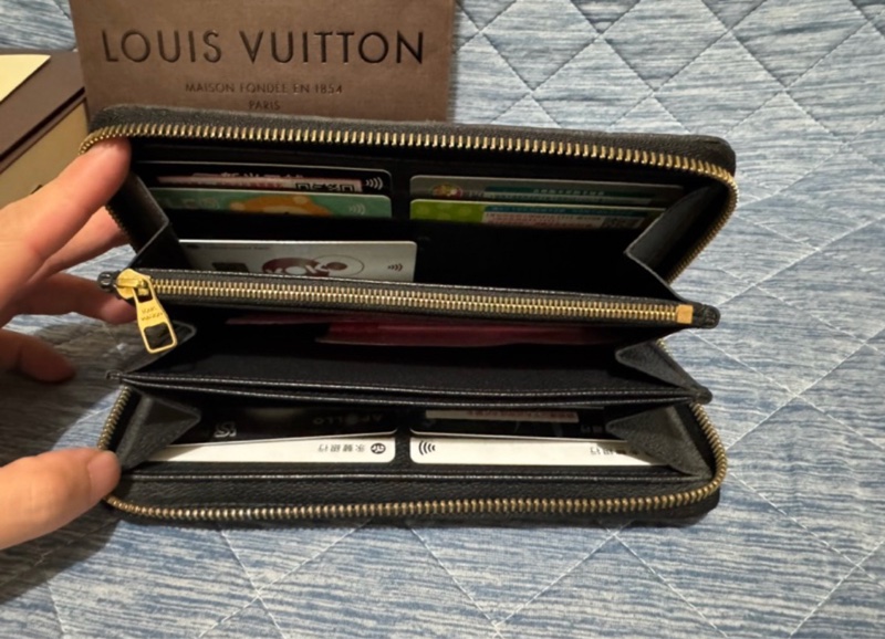 《附專櫃購證》LOUIS VUITTON LV  M60571 黑色壓紋ㄇ型拉鍊 長夾 皮夾 拉鍊長夾 牛皮 老花-3