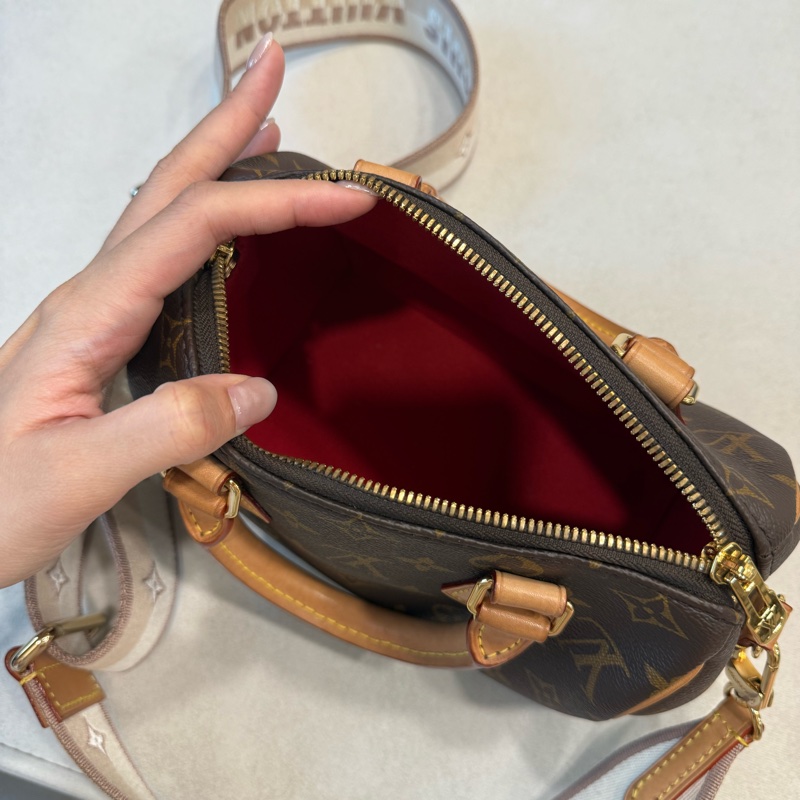 LV speedy 20 Louis Vuitton speedy 20 奶茶色 肩背包 斜背包 超低價 專櫃購入-3