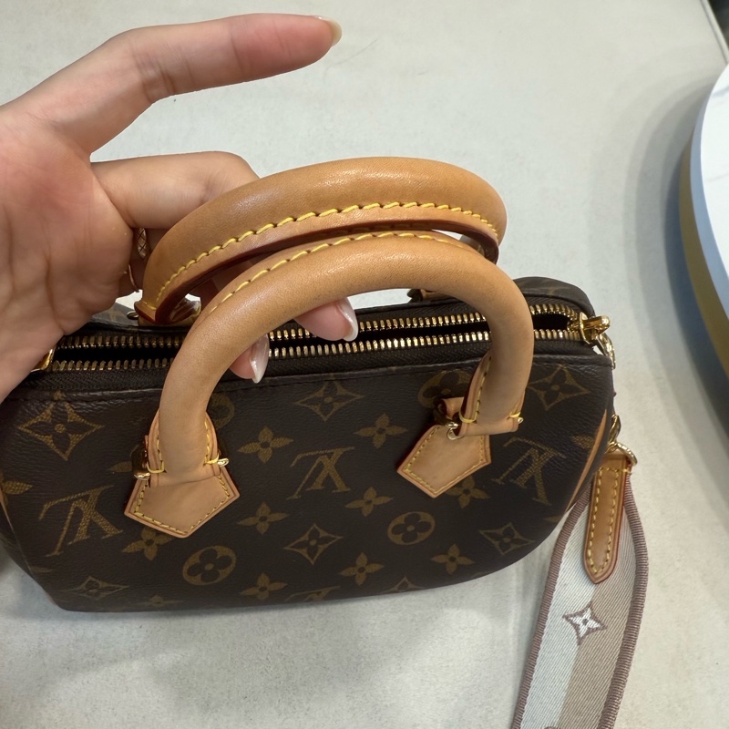 LV speedy 20 Louis Vuitton speedy 20 奶茶色 肩背包 斜背包 超低價 專櫃購入-16