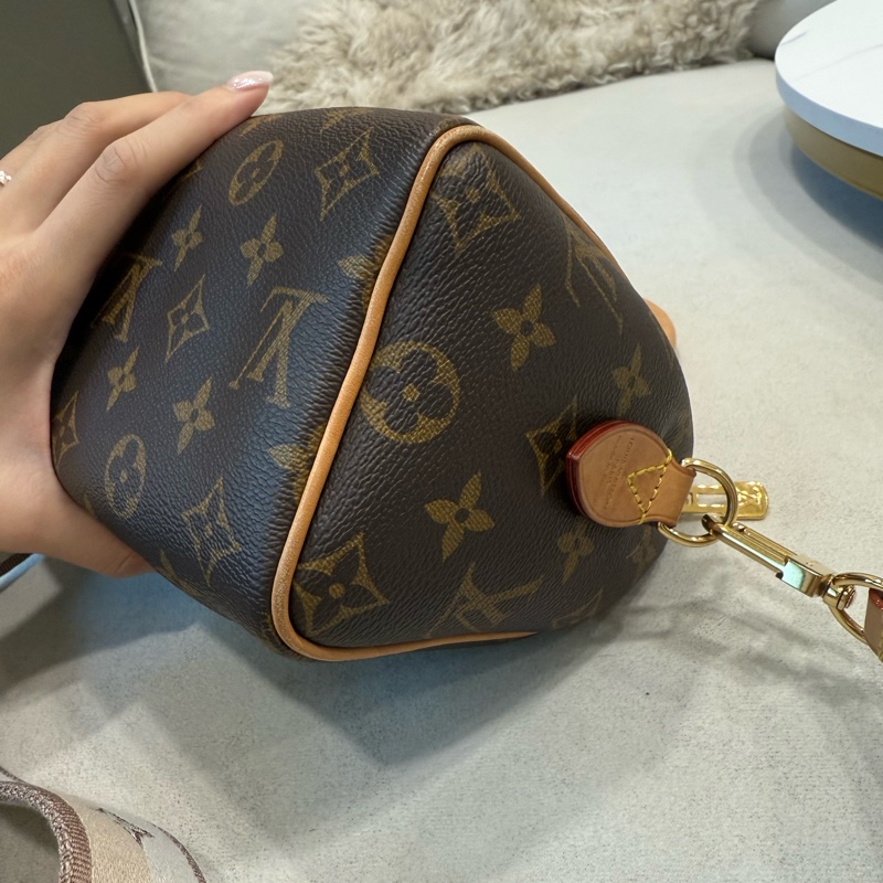 LV speedy 20 Louis Vuitton speedy 20 奶茶色 肩背包 斜背包 超低價 專櫃購入-17