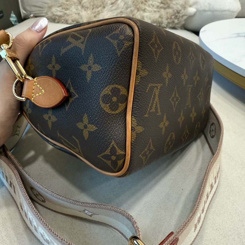 LV speedy 20 Louis Vuitton speedy 20 奶茶色 肩背包 斜背包 超低價 專櫃購入-18