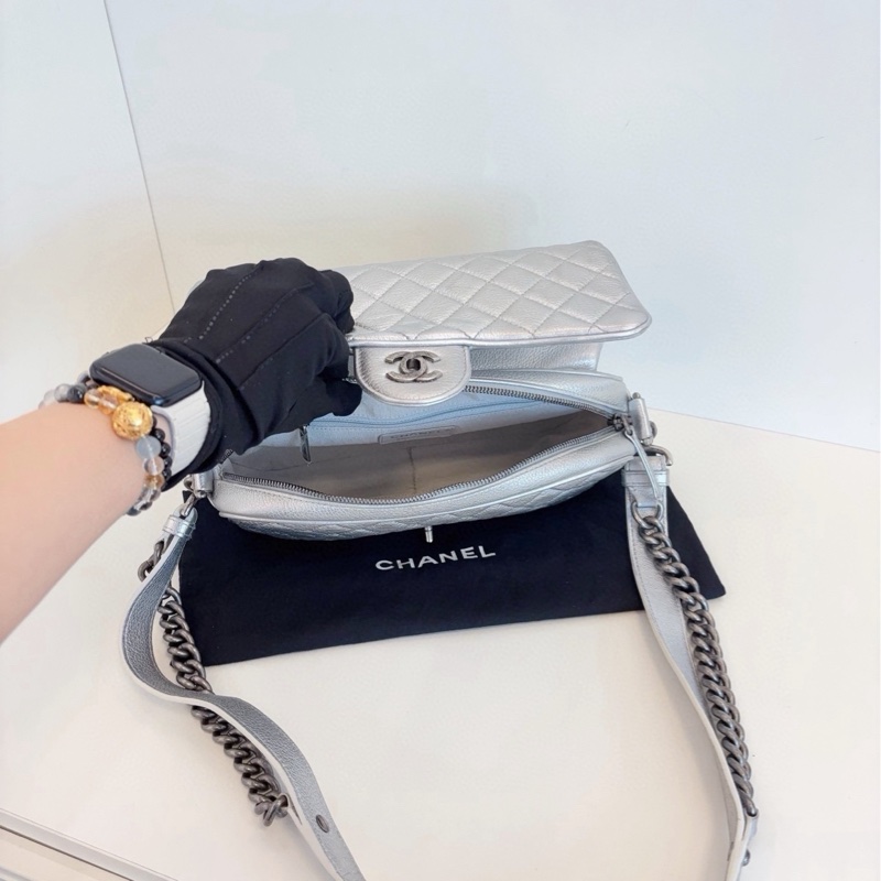 【98新🆕】Chanel easy flag CF郵差法棍包 時髦太空銀🪩荔枝牛皮小機場 單肩包-8