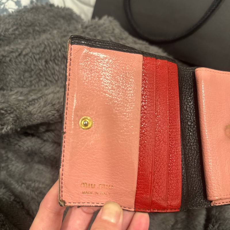 MiuMiu黑粉糖果色短夾-3