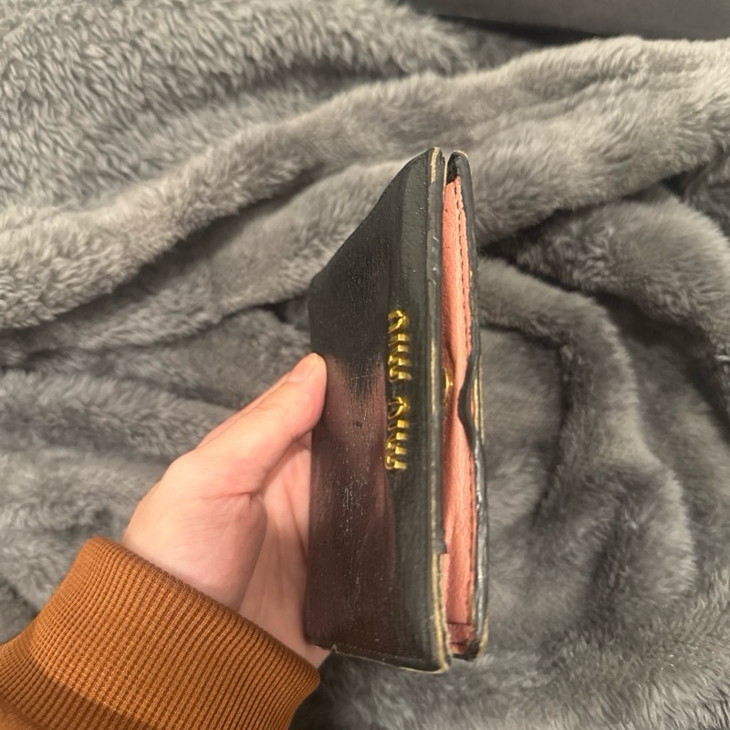 MiuMiu黑粉糖果色短夾-24