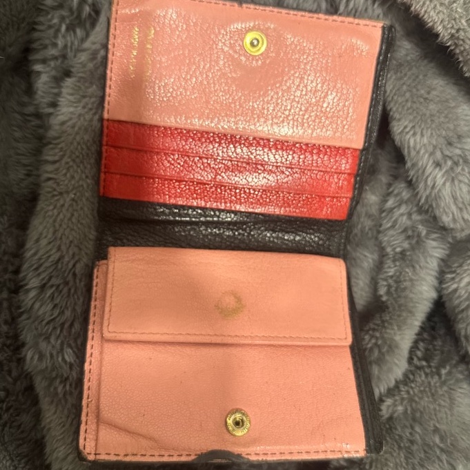 MiuMiu黑粉糖果色短夾-25