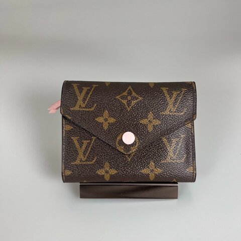 LV M62360  老花粉紅Victorine短夾
