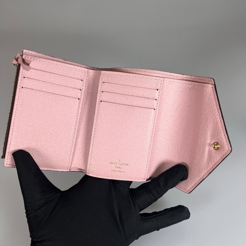 LV M62360  老花粉紅Victorine短夾-4