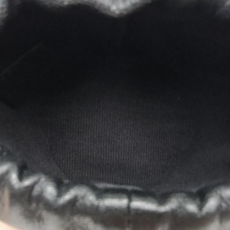 CHANEL 黑色羊皮31開金扣21Bmini水桶包肩背包-5